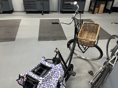Damesfiets op de werkplaats
